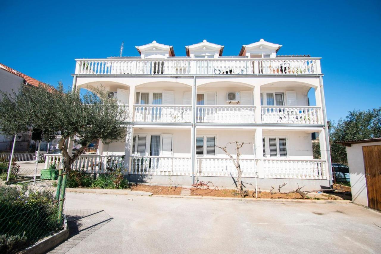 Family Holiday Apartments Lucia Vodice Luaran gambar