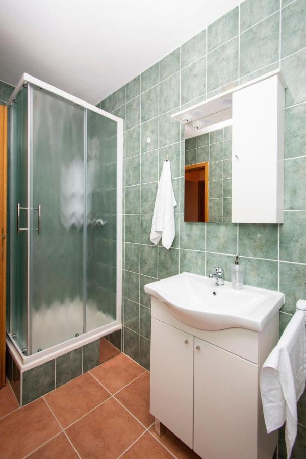 Family Holiday Apartments Lucia Vodice Luaran gambar